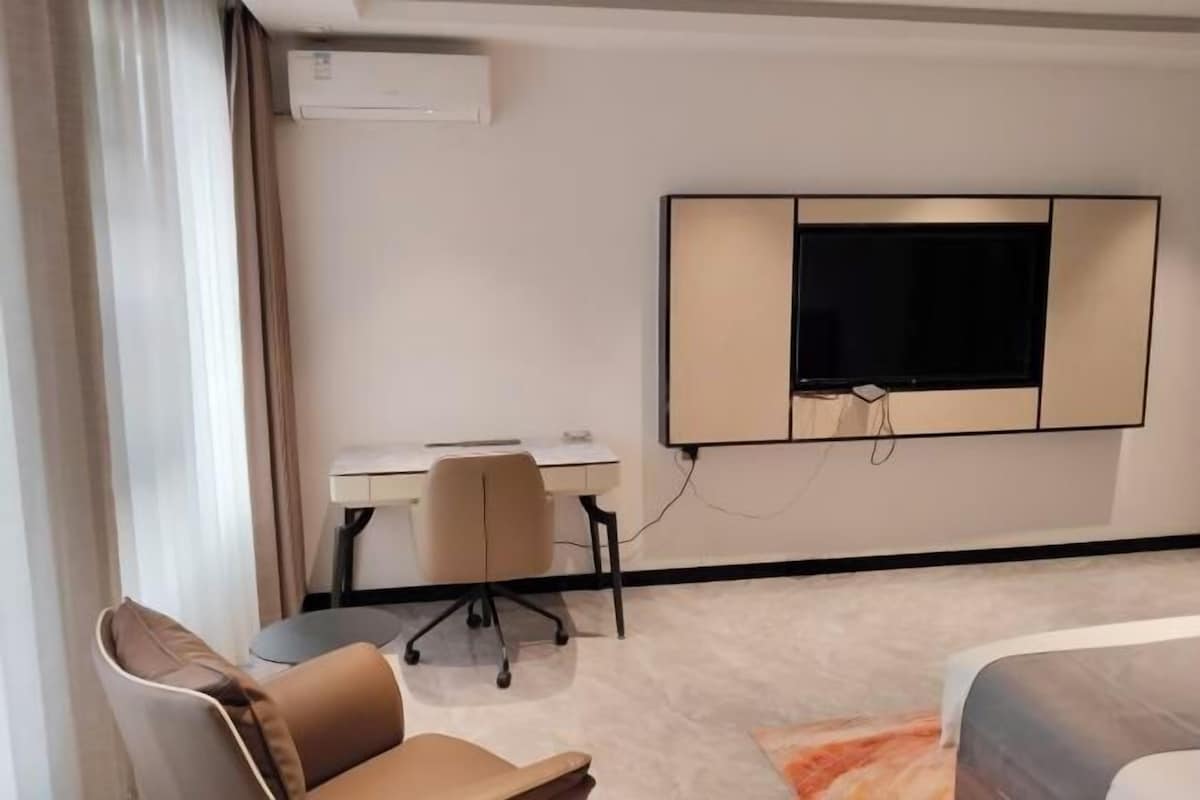Premium bedding, down comforters, pillowtop beds, minibar