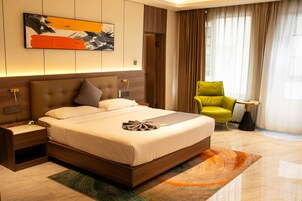 Business Room | Premium bedding, pillowtop beds, minibar, in-room safe