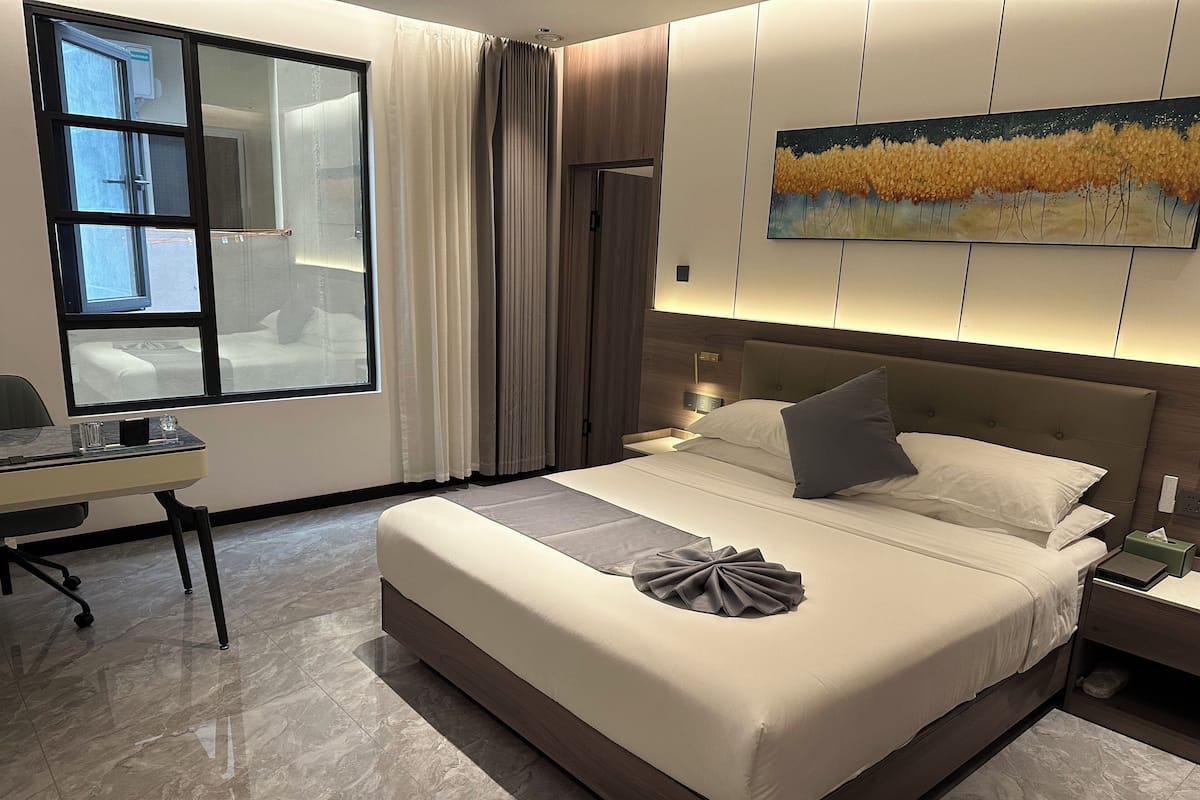 1 bedroom, premium bedding, pillow-top beds, minibar