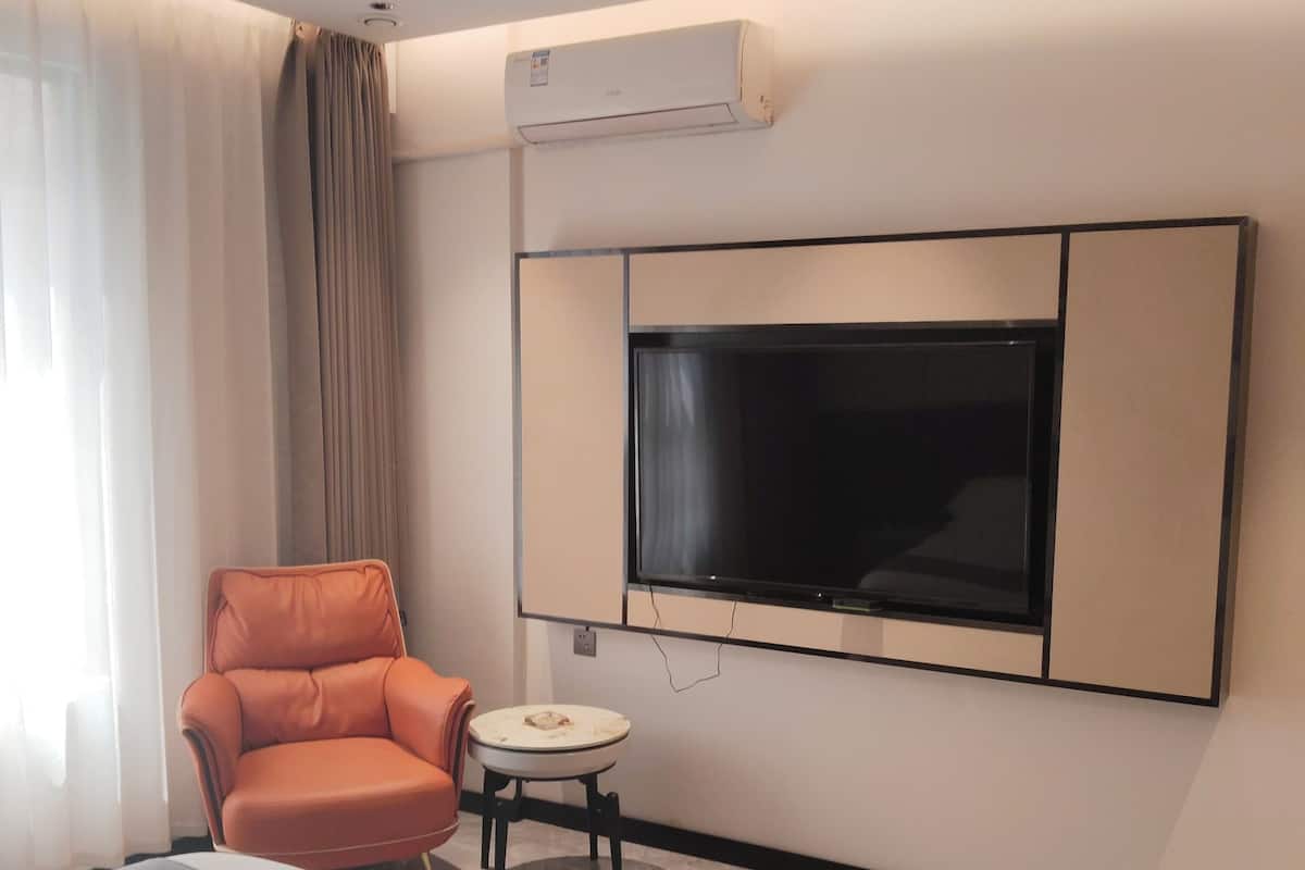 1 bedroom, premium bedding, pillow-top beds, minibar