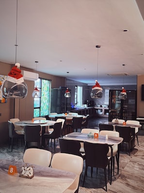 Tägliches inbegriffenes Frühstücksbuffet