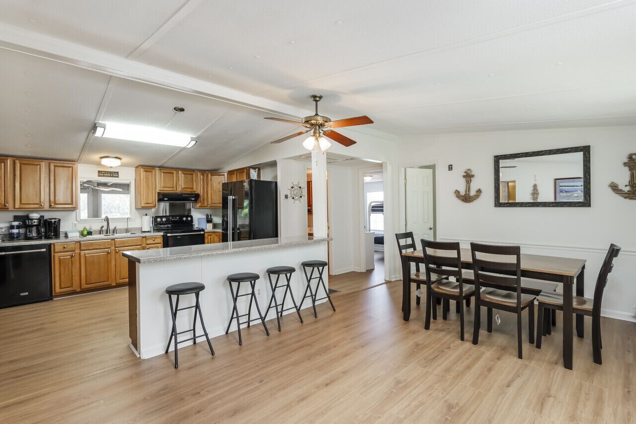 ثلاجة، ميكروويف، فرن، موقد طهي مسطح