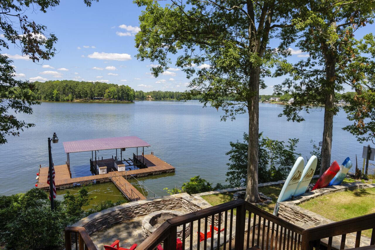 Lookout Point on Lake Murray - SUPs, Kayaks, Dock