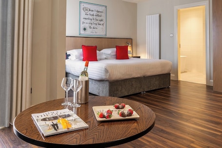 Premier Double Room | Hypo-allergenic bedding, in-room safe, iron/ironing board, free WiFi