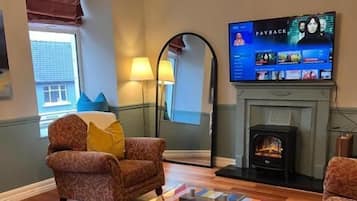 City Apartment, 2 Bedrooms, Non Smoking, City View | Living area