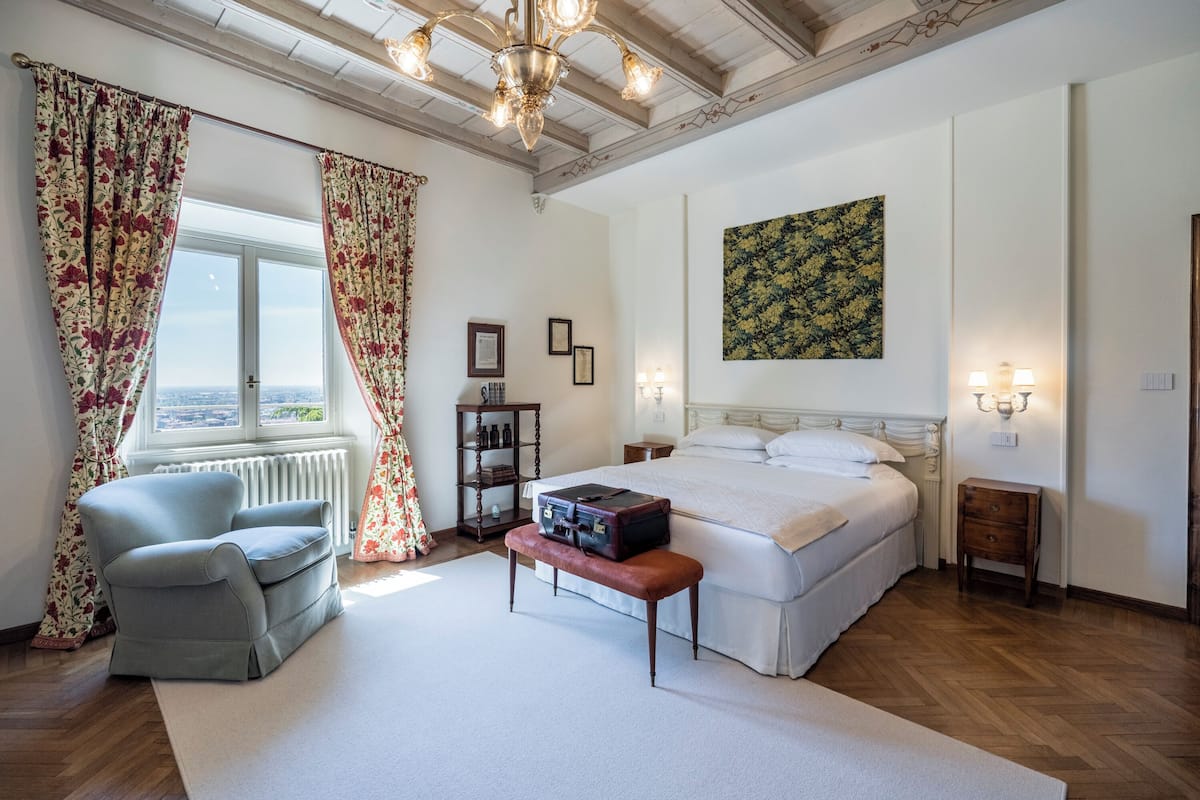 1 bedroom, premium bedding, down duvets, memory-foam beds