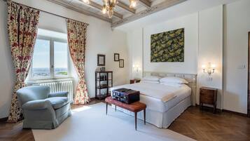 JUNIOR SUITE DELUXE - LUCIA | 1 bedroom, premium bedding, down comforters, memory foam beds