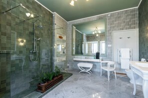 Bathroom - Palazzo Radici (Bergamo)