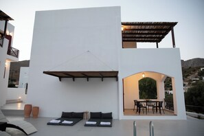 屋外ダイニングエリア