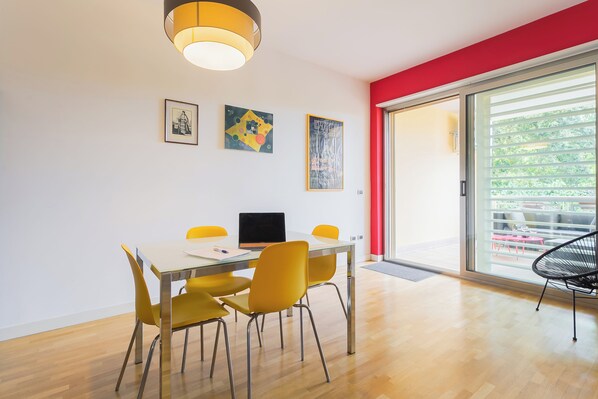 Apartment | Living area | TV