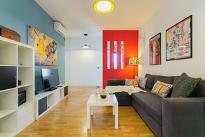 Apartment | Wohnbereich | Fernseher