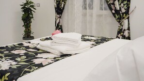 1 bedroom, WiFi, bed sheets - Luxury Triple Room with City View (Roma)