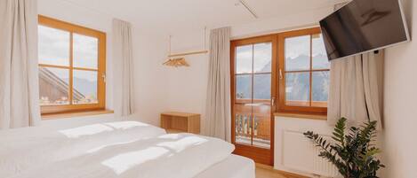 3 sovrum, skrivbord, gratis wi-fi och sängkläder