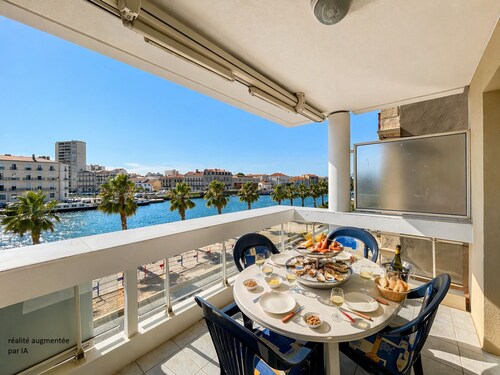 Spacious 2-bedroom with garage, air conditioning, terrace near center in Sète