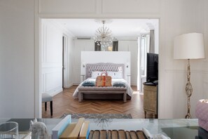 6 chambres, fer et planche à repasser, Wi-Fi, draps fournis