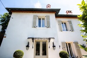 Exterior detail - Magnificent Manor House, Breathtaking Sea & Mountain views. 12 min from Monaco. (Èze)