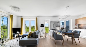 TV, fireplace, books, stereo - Captain Barbossa - Infrared Sauna, Fireplace, Beach Chair, EV Charging Station (Olpenitz)
