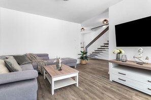 TV - "Discover the Charm of Ferienhaus Treibholz – Your Perfect Getaway!" (Fehmarn)