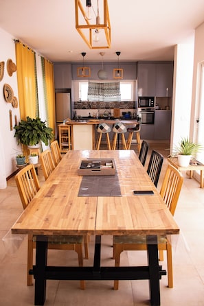 Dining - Kaza Karibu: large house with sea view, very quiet & fully equipped  (Cidade Velha)