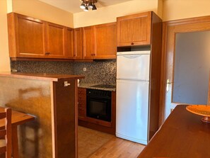 冷蔵庫、電子レンジ、オーブン、食器洗い機