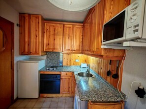 冷蔵庫、電子レンジ、オーブン、トースター