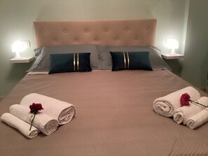 2 chambres, fer et planche à repasser, Wi-Fi, draps fournis