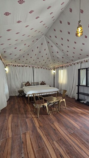 Premium bedding, minibar, desk, iron/ironing board - SHRIGO RESORT JAWAI (Bali)