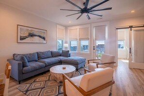 Smart-TV, peis og kontorer