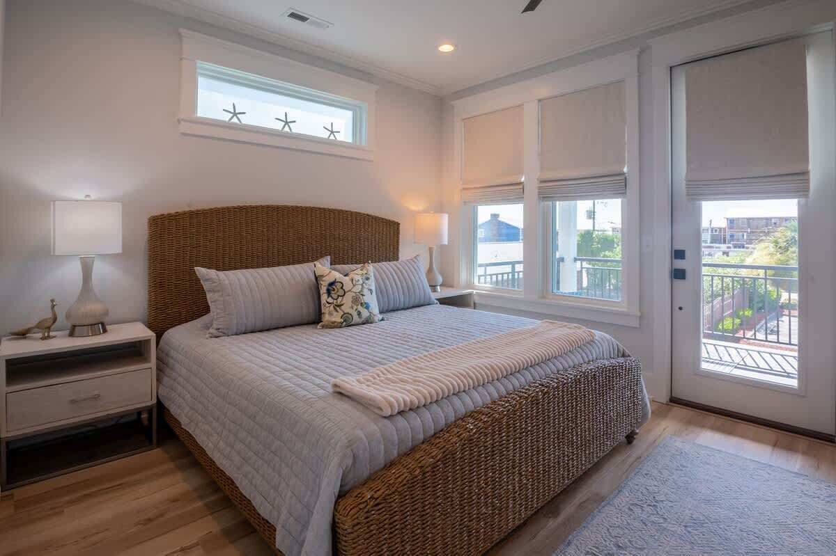 4 bedrooms, desk, iron/ironing board, free WiFi