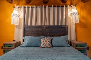 Desk, iron/ironing board, free WiFi, bed sheets - The Star House in Taos (Taos)