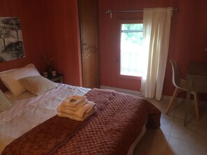 1 chambre, fer et planche à repasser, lit de bébé portatif, Wi-Fi