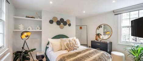 2 habitaciones, tabla de planchar con plancha, cuna de viaje y wifi