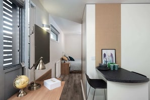 Deluxe-Studio | Essbereich im Zimmer