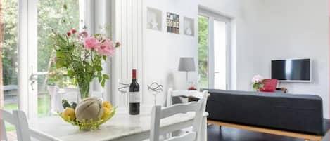 Televisión, videojuegos, tenis de mesa y libros