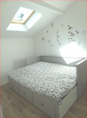 2 soverom, strykejern/-brett, wi-fi (inkludert) og sengetøy