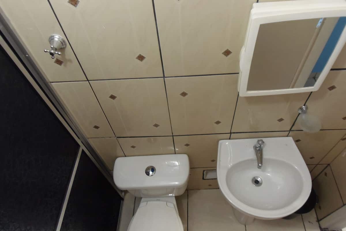 Serviettes fournies, savon, papier toilette