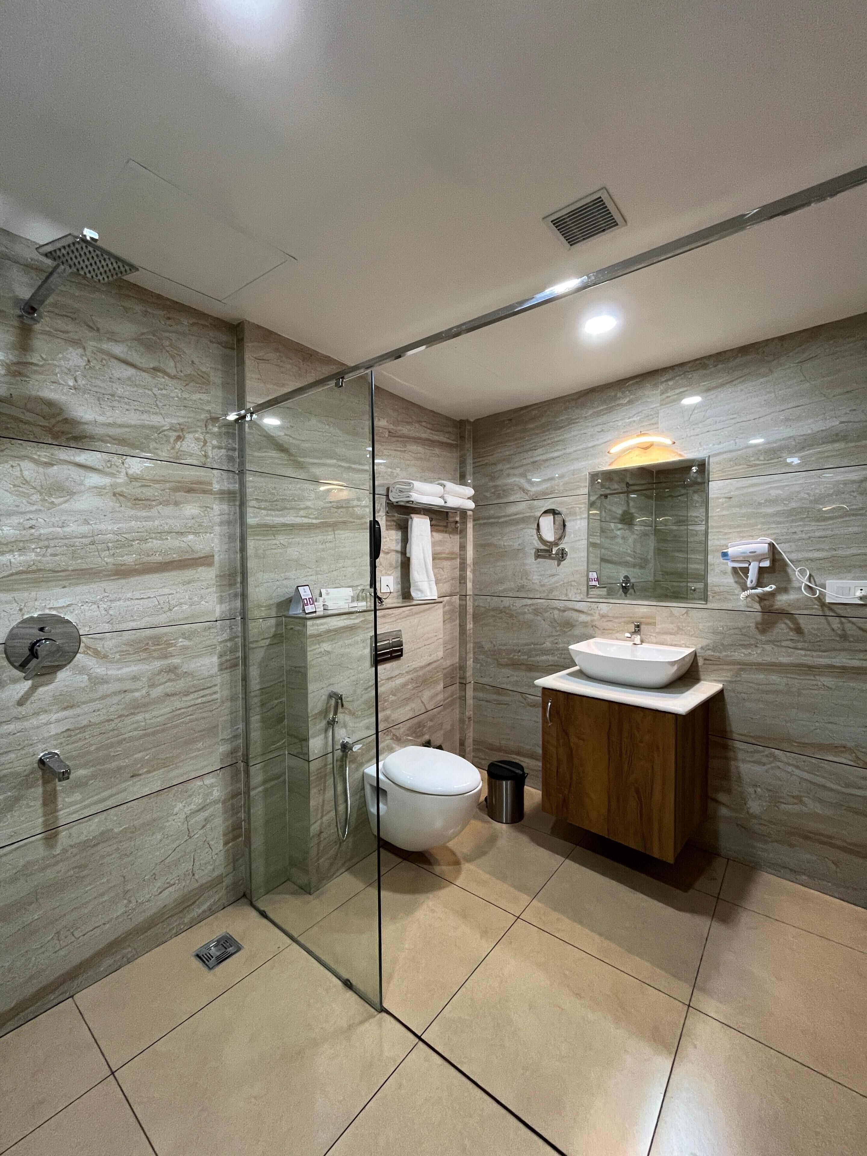 Deluxe Suite | Bathroom