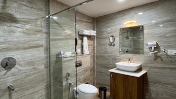 Deluxe Suite | Bathroom