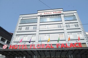 Front of property - Hotel Floral Palace (Kottayam)