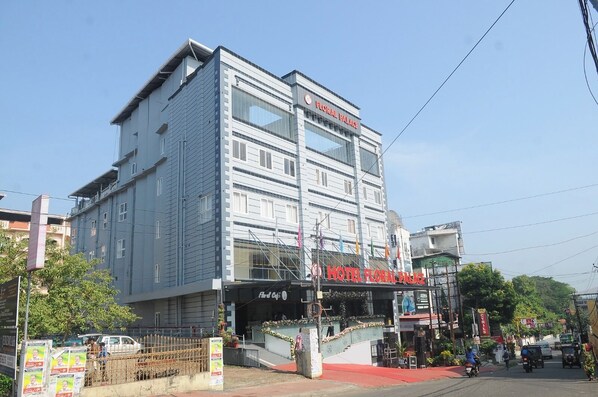 Front of property - Hotel Floral Palace (Kottayam)