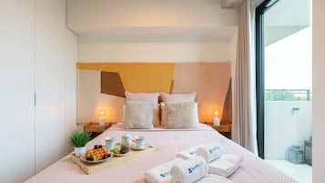 1 dormitorio, tabla de planchar con plancha, wifi y ropa de cama