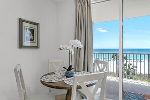Dining - Long Beach 4-205 New remodel. Never before rented. Exceptional 1Br sleeps 4 (Panama CIty Beach)