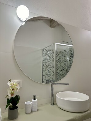 Shower, hair dryer, bidet, towels - Villa Smeraldo, exclusive luxury villa with a private pool (Castiadas)