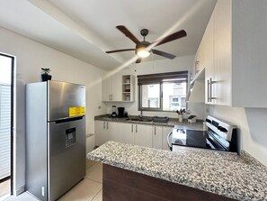 Private kitchen - FREE AIRPORT PICK UP NOW! Casa bonita y acogedora con piscina en Zaragoza! (Zaragoza)