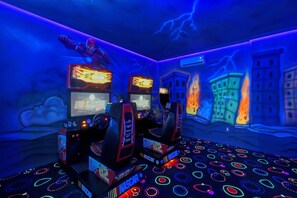 Game room - Brand New 10BR at Windsor Island/Pool/Spa/Firework View (Davenport)