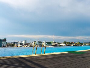 Outdoor pool - Landmark Vientiane Life Center (Vientiane)