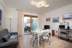 Apartamento | Área de estar | TV
