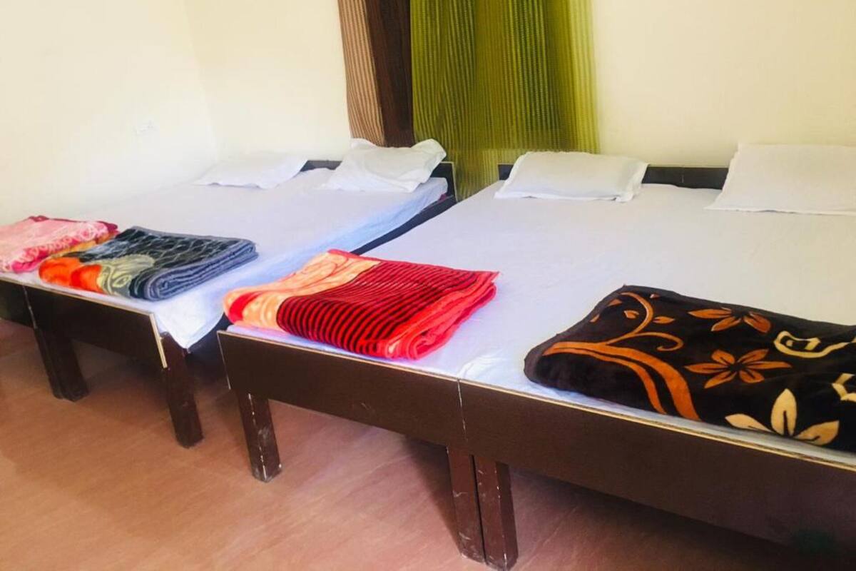 Free WiFi, bed sheets