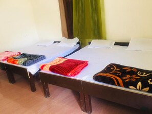 Deluxe Triple Room | Free WiFi, bed sheets - Goroomgo Amba Niwas Home Stay Uttarkashi (Bhatwari)