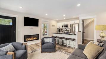 TV, fireplace